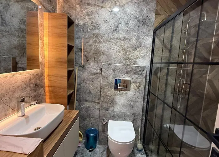 Huzurlu Aile Evi Guevenlikli Havuzlu Site