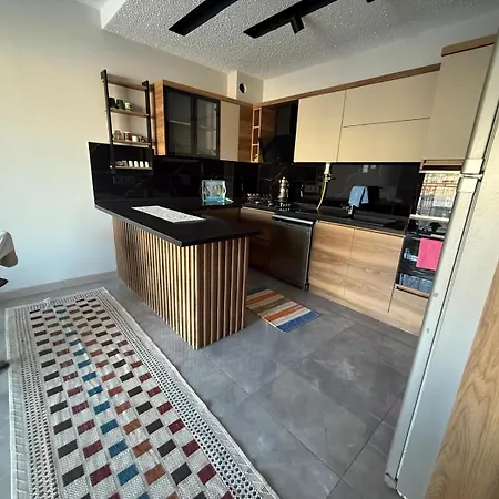 Huzurlu Aile Evi Guevenlikli Havuzlu Site Apartman