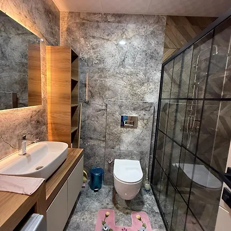 Huzurlu Aile Evi Guevenlikli Havuzlu Site