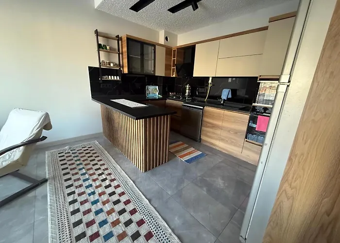 Huzurlu Aile Evi Guevenlikli Havuzlu Site Apartman