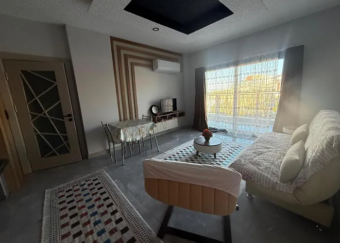 Huzurlu Aile Evi Guevenlikli Havuzlu Site