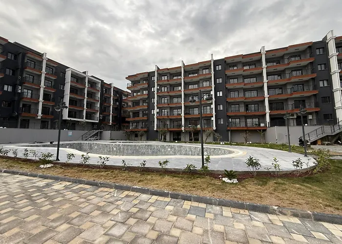 Huzurlu Aile Evi Guevenlikli Havuzlu Site * Кушадасы