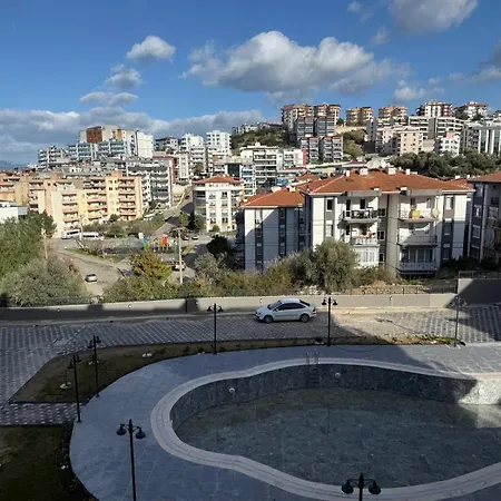 Huzurlu Aile Evi Guevenlikli Havuzlu Site קוסדסי