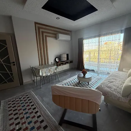 Huzurlu Aile Evi Guevenlikli Havuzlu Site