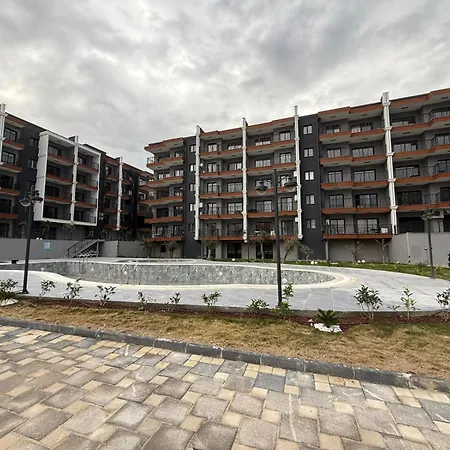 Huzurlu Aile Evi Guevenlikli Havuzlu Site * كوشاداسيه