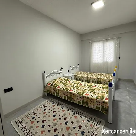 Huzurlu Aile Evi Guevenlikli Havuzlu Site Kusadası