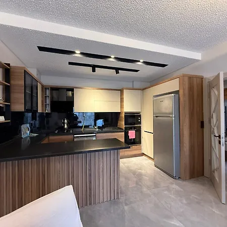 Huzurlu Aile Evi Guevenlikli Havuzlu Site Kusadasi