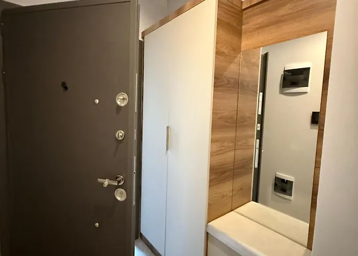 Huzurlu Aile Evi Guevenlikli Havuzlu Site דירה