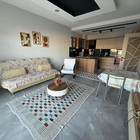 Appartamento Huzurlu Aile Evi Guevenlikli Havuzlu Site Kusadası