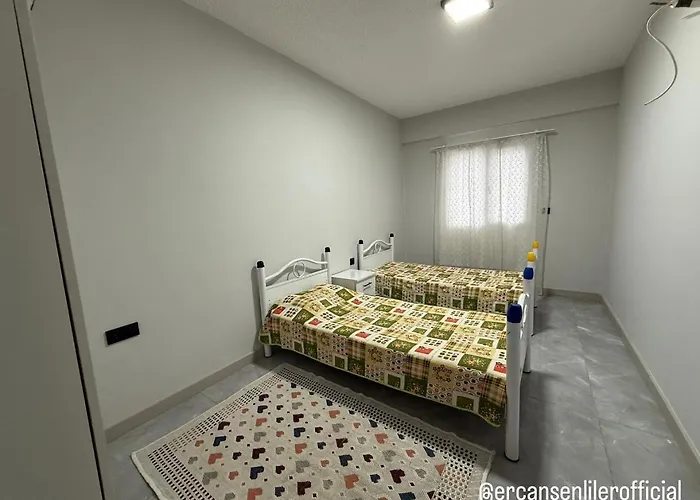 Huzurlu Aile Evi Guevenlikli Havuzlu Site Kusadası